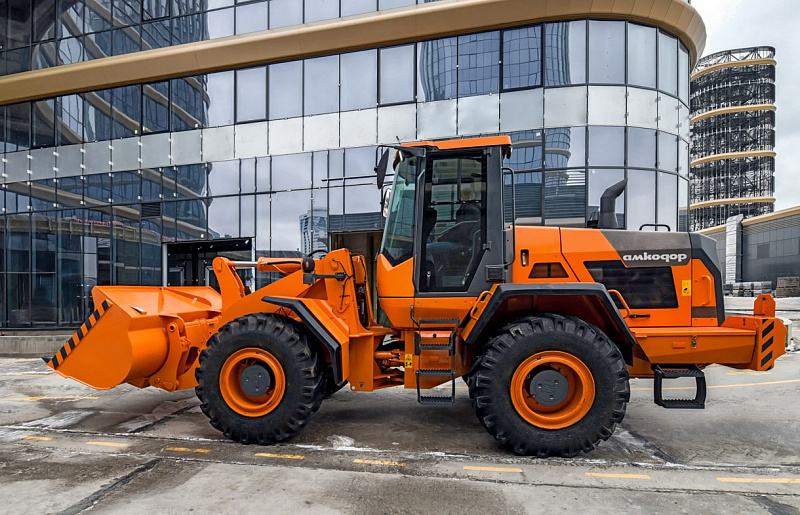 Погрузчик универсальный АМКОDOR W500C